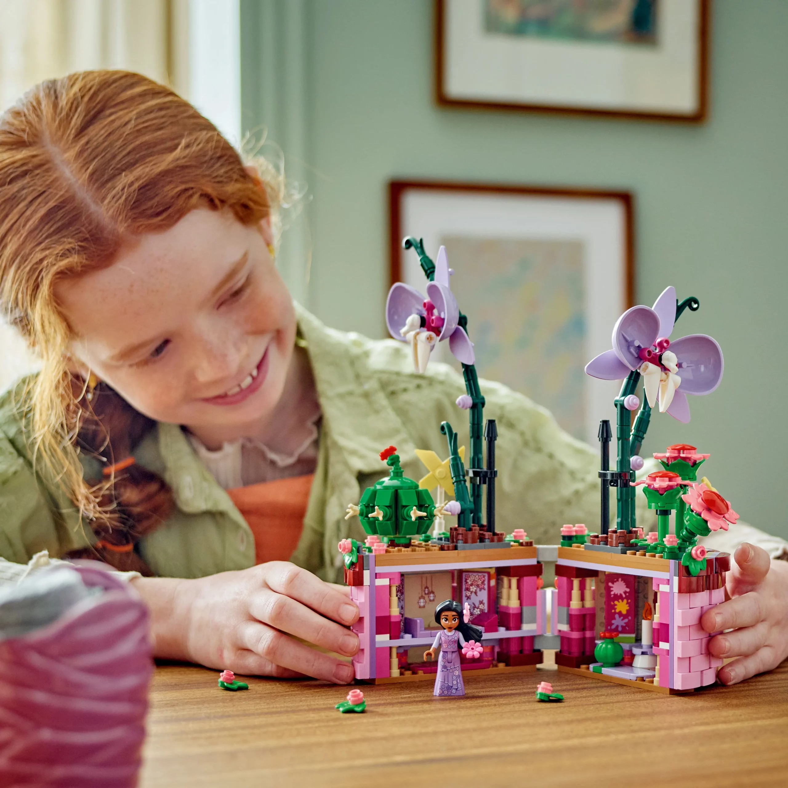 DisneyBuff.com LEGO Disney Encanto Isabelas Flowerpot Play
