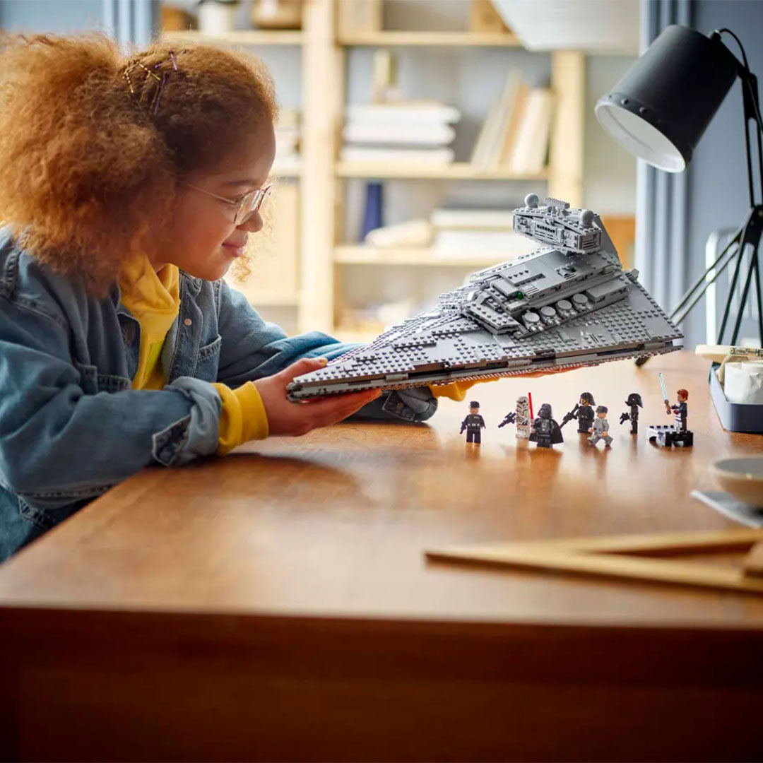 DisneyBuff.com LEGO Star Wars Imperial Star Destroyer Play