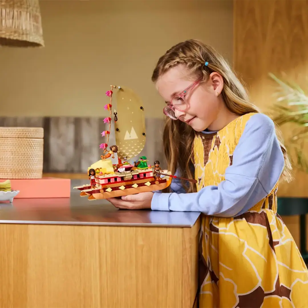 DisneyBuff.com LEGO Disney Moana Adventure Canoe Play
