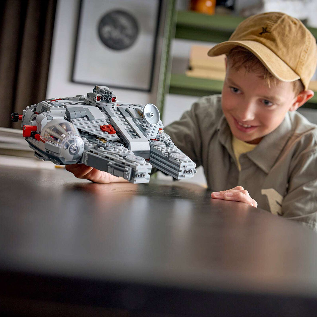 SMART Play™: Millennium Falcon™