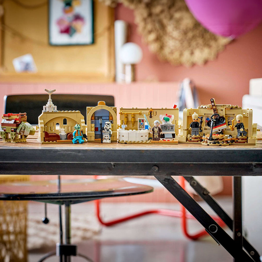 SMART Play™: Mos Eisley Cantina™