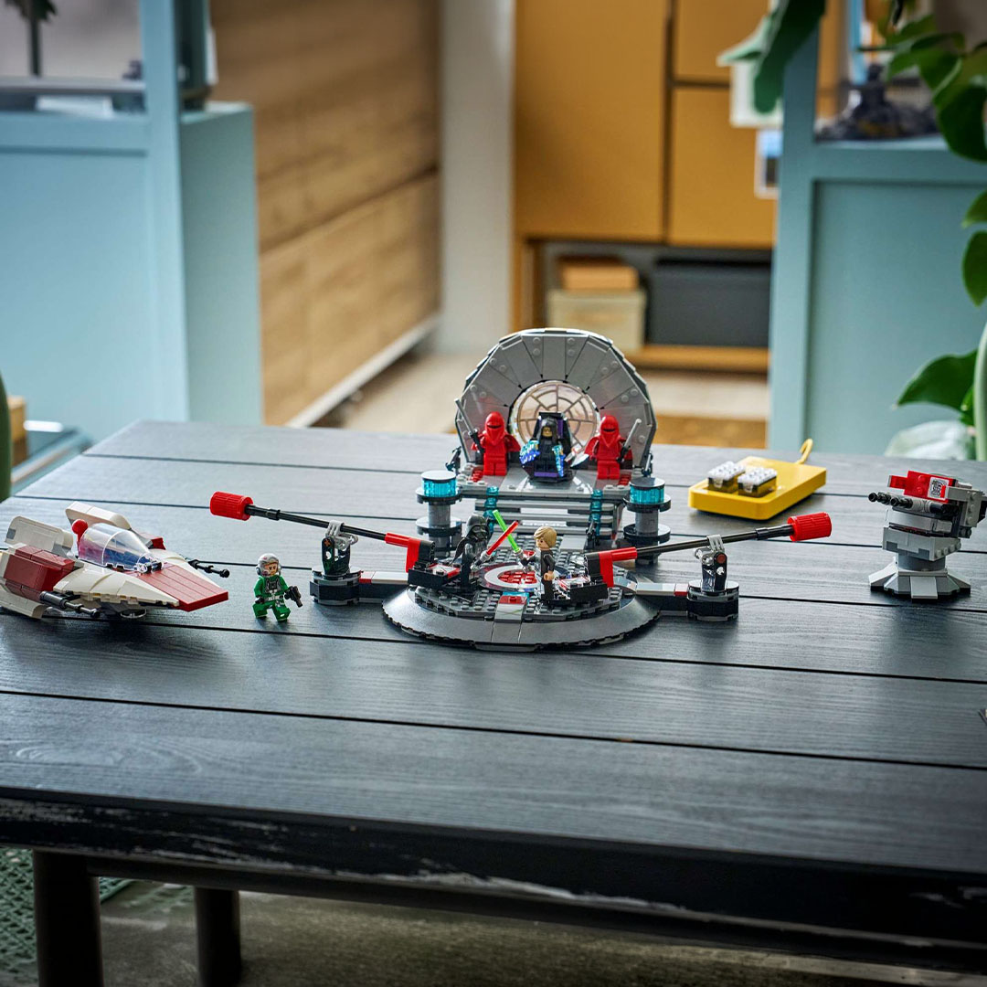 SMART Play™: Throne Room Duel & A-Wing™